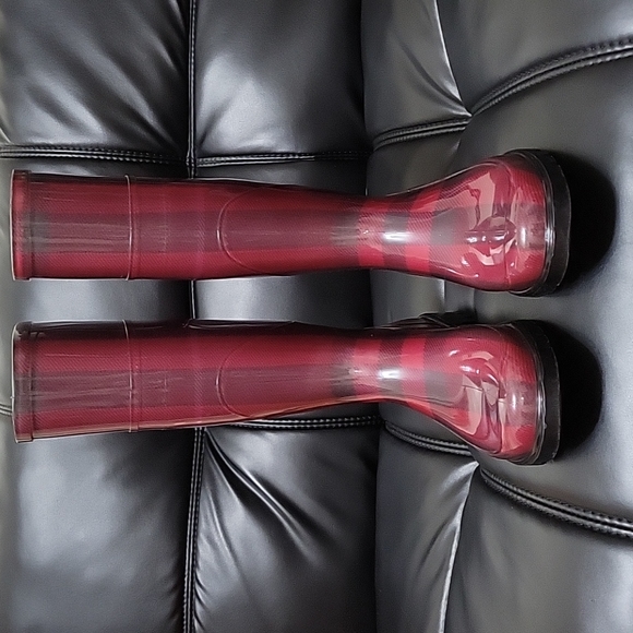 Burberry rain boots - Picture 1 of 7